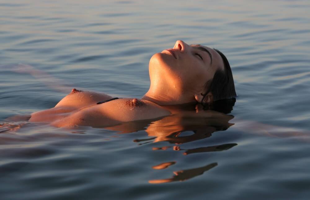Sunlight Water to the Night pics - Naturists are open to the world and the environment