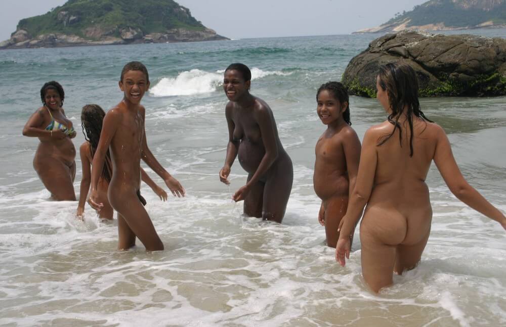 Brazils Endless Water Fun pics - In this nudist movement, voluntariness and comfort are important