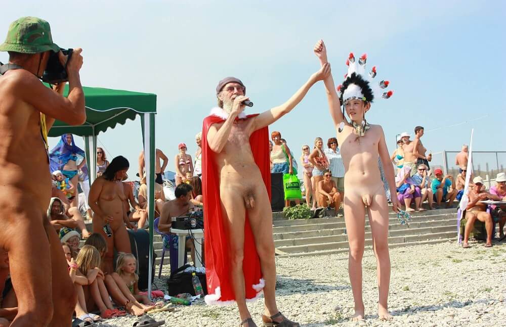 Native Headdress Dance pics - Events with completely naked people