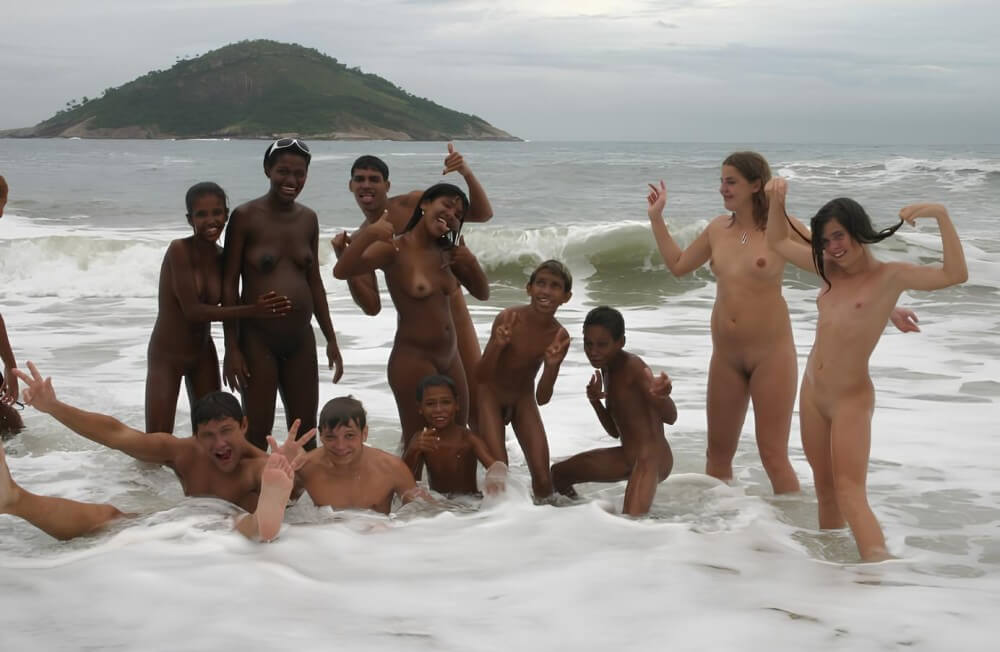Photo nudism in Brazil - Family nudism in the 21st century