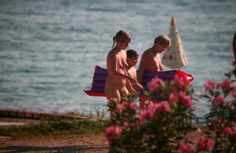 Dusk Til Dawn Showering phoros - Nudity is a natural way to express respect for nature and oneself