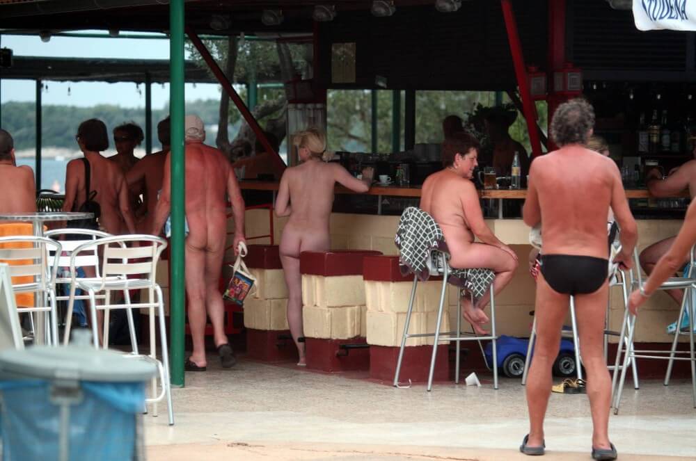 Outdoor diner view - A spontaneous movement toward nudity