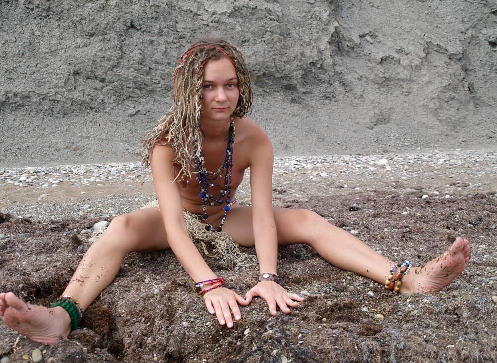 Naturists Rocky Stream Pixie Girls photos - Nature is the best home for a naturist