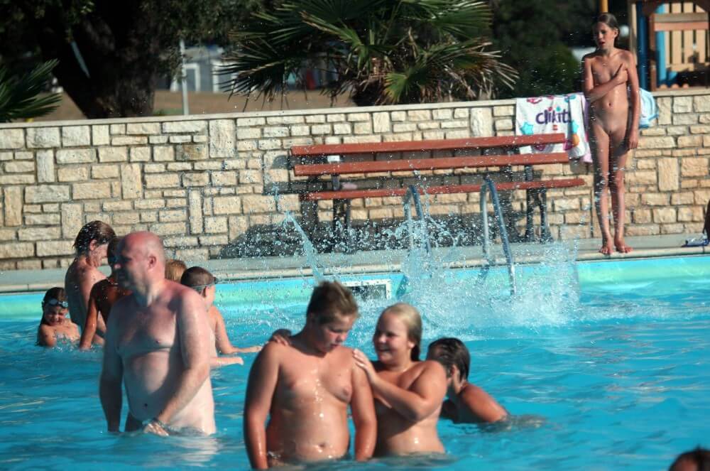 Naturist Pool Girls Profile pics - Interaction with Nature Through Naturism