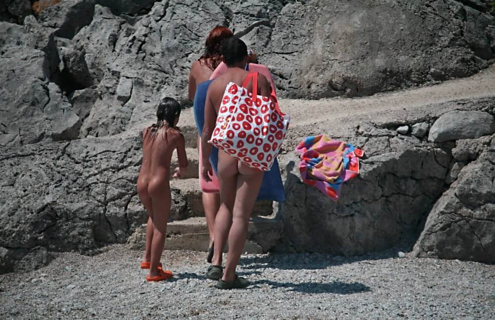 Calling To Go Home pics - Nudism promotes mental well-being