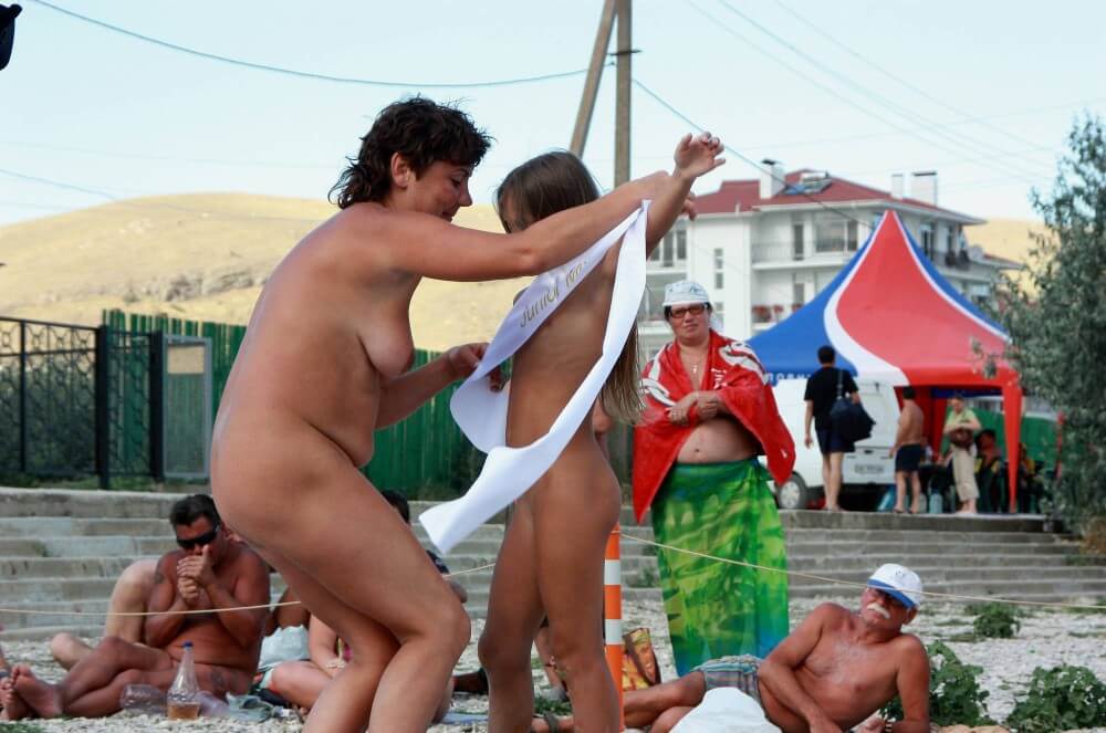 Presenting Mini Awards photos - Nudism promotes mental well-being