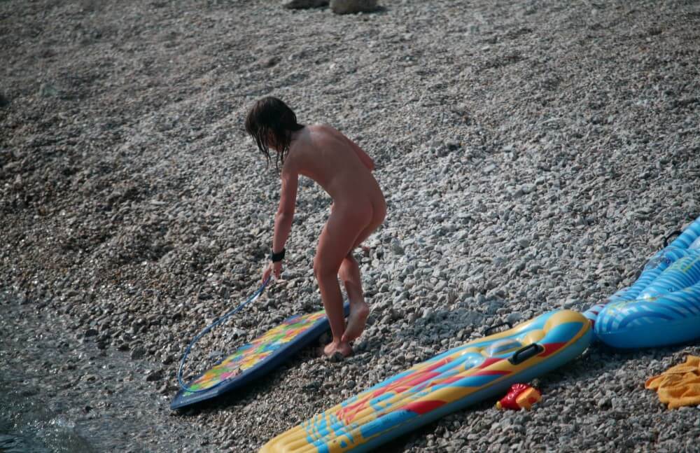 Naturist Surf Board Glides pics - Nudist festivals are beautiful