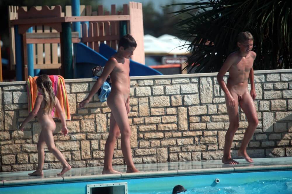 Naturist Pool Assortment photos - Nudist families: open materials for connoisseurs