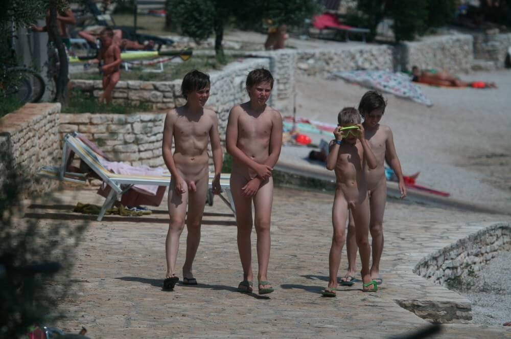 Shore walking nude - Nudism promotes personal freedom