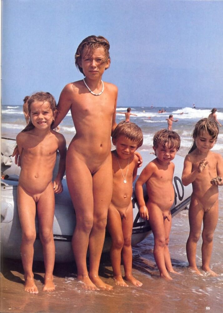 Jung und Frei Nr 2 - Nudism strengthens friendships and mutual respect among people