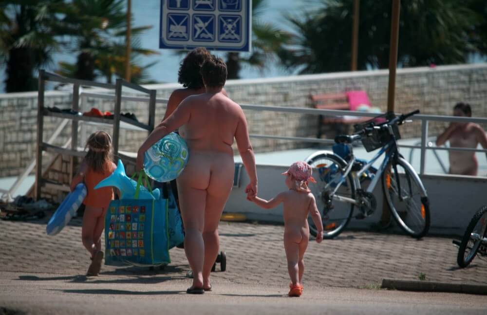 Pool Outskirt Nude Guests pics - There are many political figures among the movements supporters