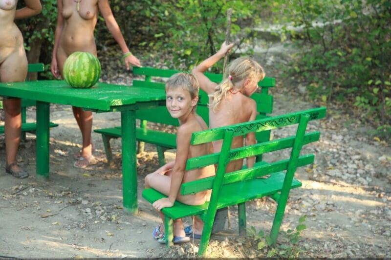 Naturists green picnic photos - Belief in oneself and ones own strengths are important qualities for practitioners of naturism and nudism