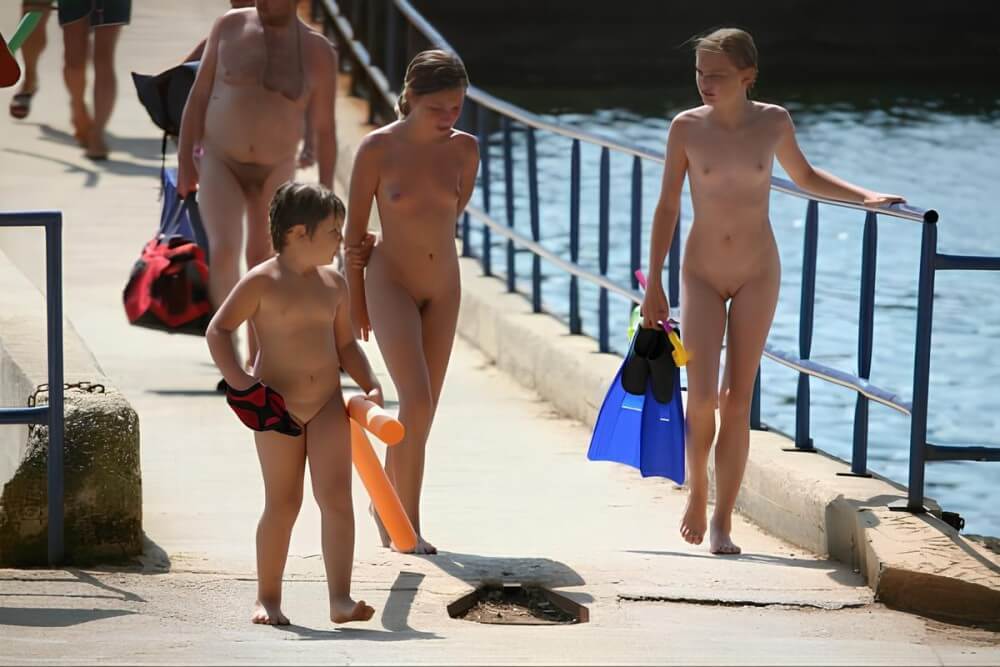 Naturism photo gallery # 11 - Living without unnecessary worries or restrictions is the essence of naturism