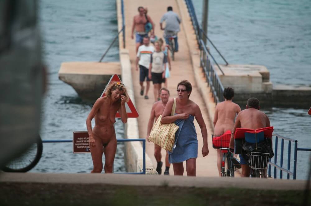 Crete FKK Bridge Crossing photos - Nudists appreciate and love nature