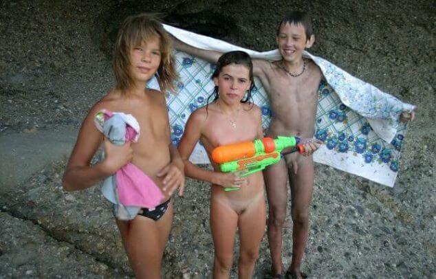 Naturism photo gallery # 33 - Travel with elements of naturism