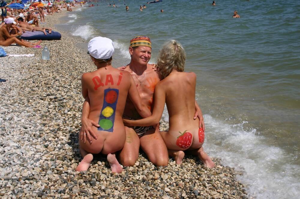 Bold Outdoor Nude Poses pics - Naturism as a lifestyle and a way to connect with nature