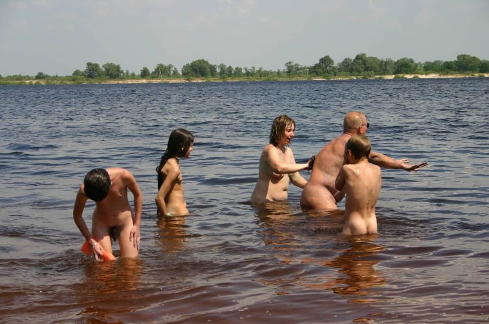 Kiev Water-Front Bathing pics - Nudists only allowed