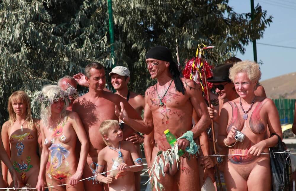 Naturist Day From Behind pics - Naturism encourages sincerity and honesty regarding the body