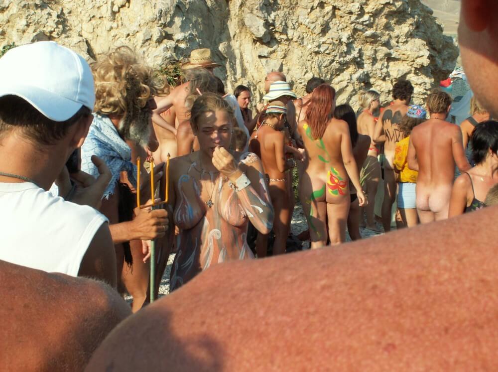 Neptune Day Side Views photos - Mutual respect as an important part of the naturist community