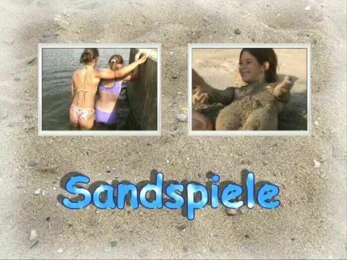 Naturistin: Sandspiele - Boundaries disappear in the world of naturism and nudism