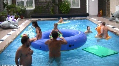 Piano pool and tennis Full HD - Nudity is a natural part of life