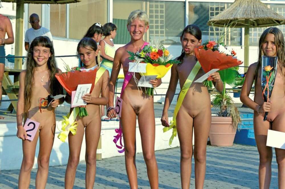 Beauty contest FR photos - Active naturists on vacation