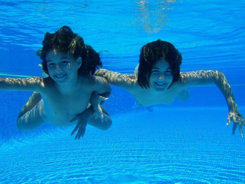 Nudism Shoot Observation photos - Nudism helps strengthen friendships