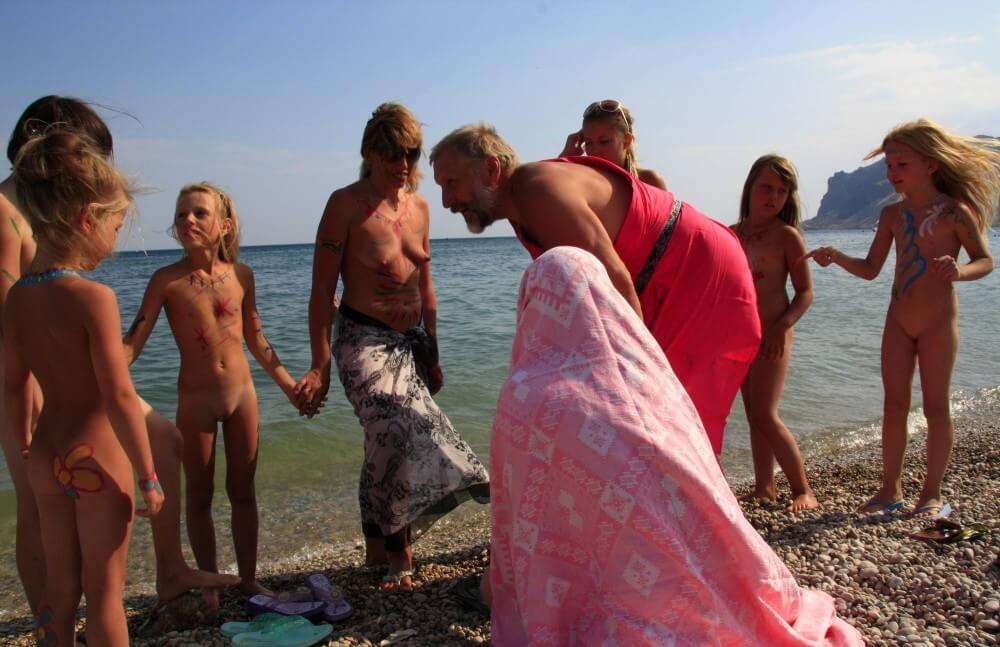 Water Drying Off pics - A person without clothes is closer to nature