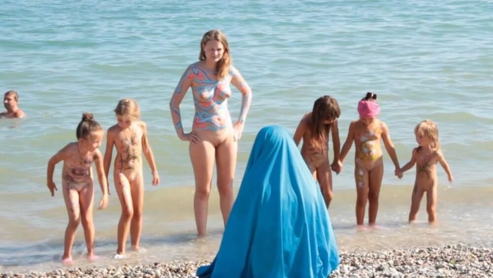 Neptune Day Full HD - The lifestyle of naturist advocates and their community