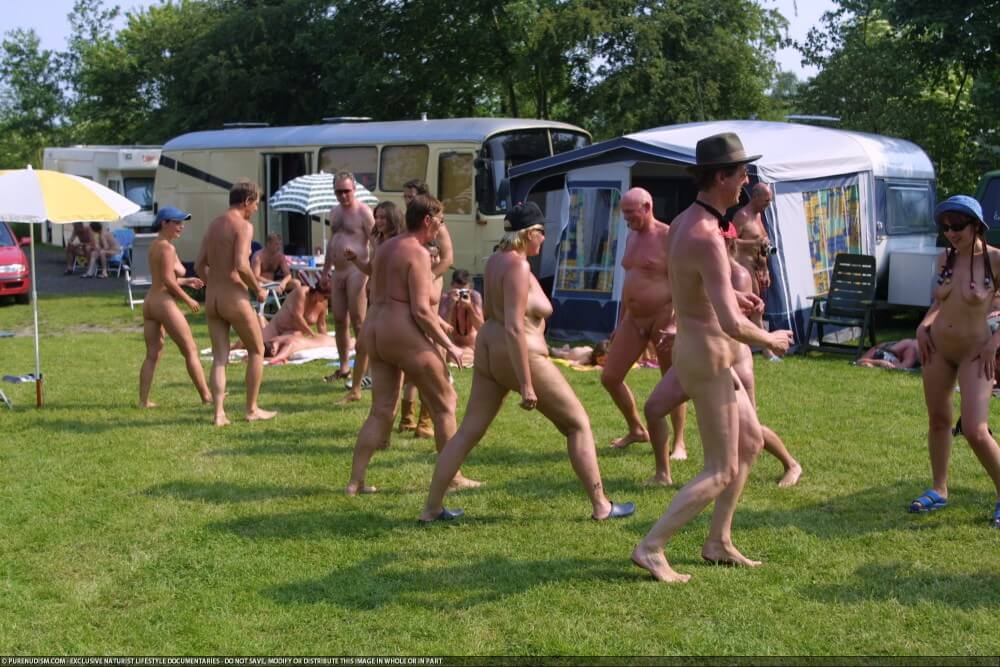 Naturism photo gallery # 53 - In our home, we are all nudists