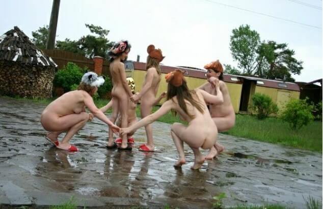 Naturism photo gallery # 23 - Looking at the sun and my own naked body