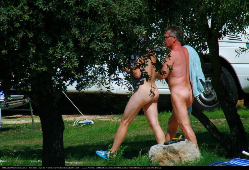 A Quick Swim In The Lake-Avilia Big gallery - Share the philosophy of naturism