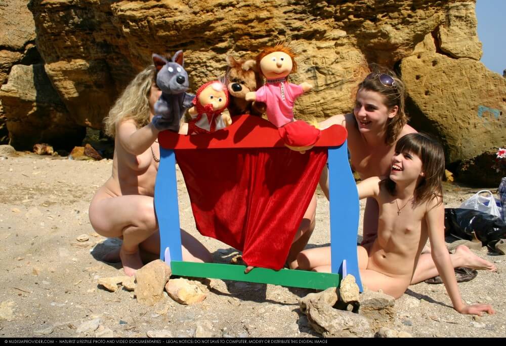 Premium Content # 33 - Many beautiful people without clothes