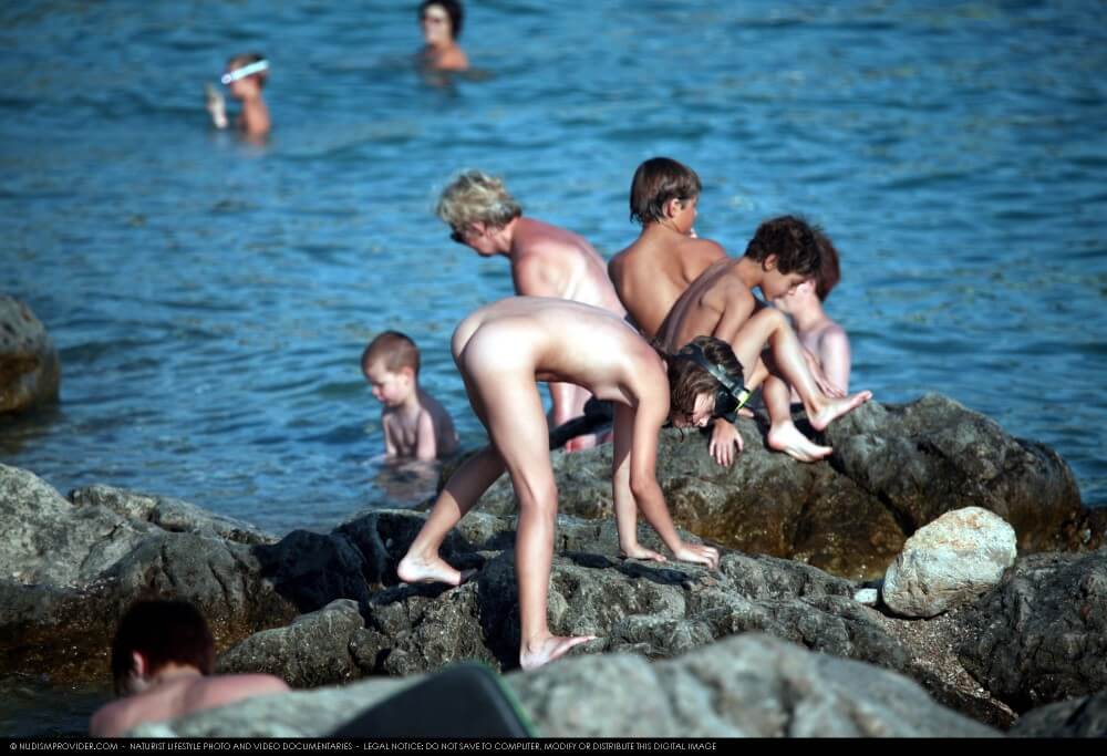 Summer day on the Black Sea photos - Respect for differences is valued in the nudist movement