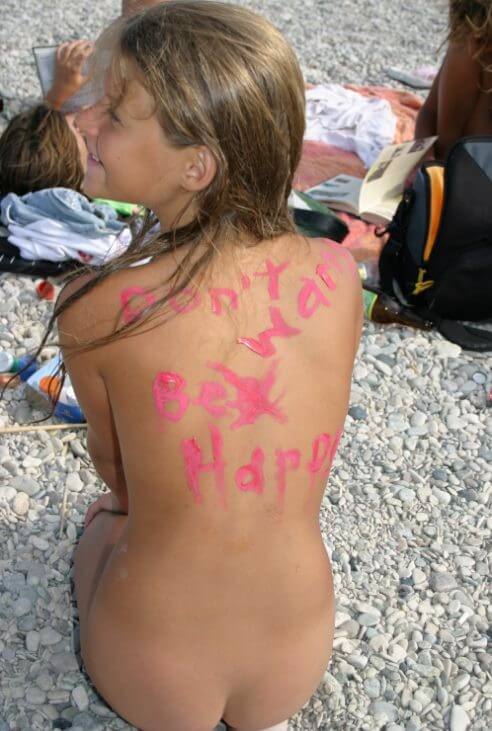Osez vivre nu… Documentary naturism - Nature is considered the bodys natural clothing