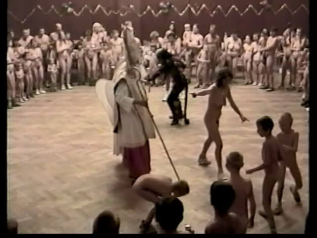Helios Natura: Christmas Kinder Spiele - Nudism and naturism help us break free from imposed stereotypes