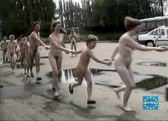 Helios Natura: Tutti-Frutti Nudie - Eurovid FKK - Naturists are open to new ideas and experiences